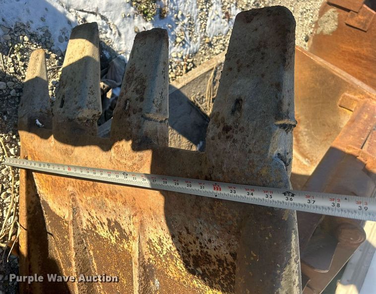 image for item DU3261 CF excavator bucket