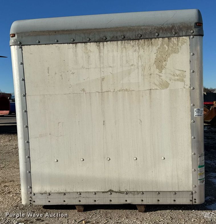 image for item DU3265 2004 Utilimaster box bed