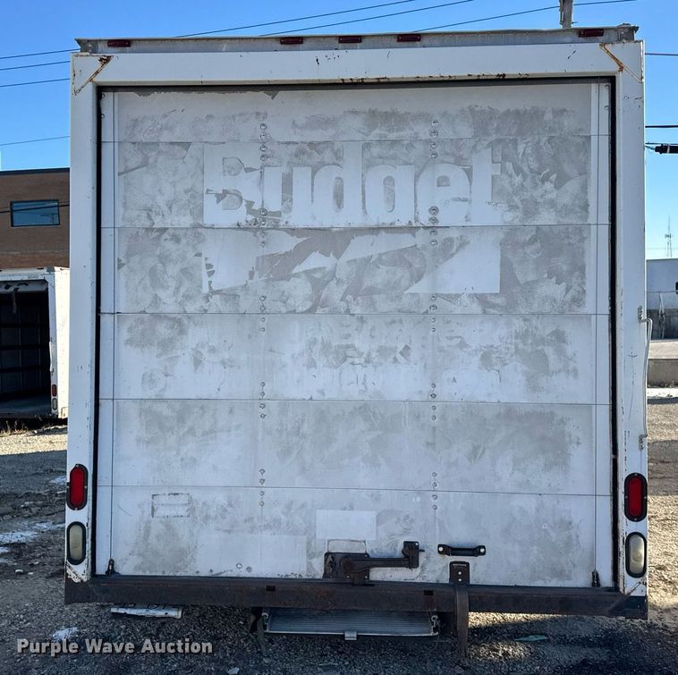 image for item DU3265 2004 Utilimaster box bed