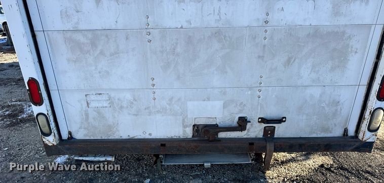 image for item DU3265 2004 Utilimaster box bed