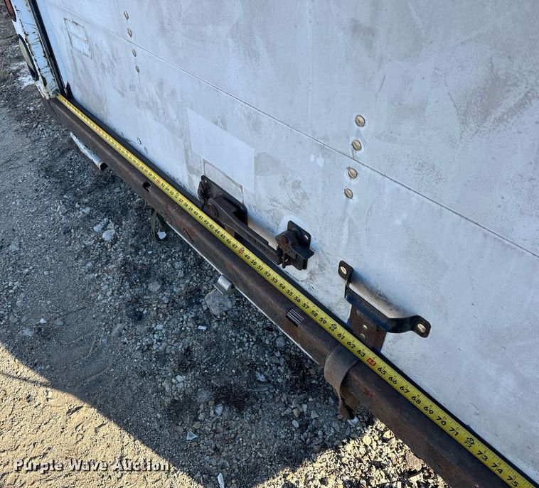 image for item DU3265 2004 Utilimaster box bed