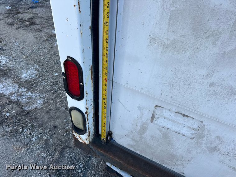 image for item DU3265 2004 Utilimaster box bed