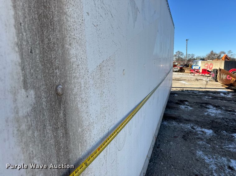 image for item DU3265 2004 Utilimaster box bed