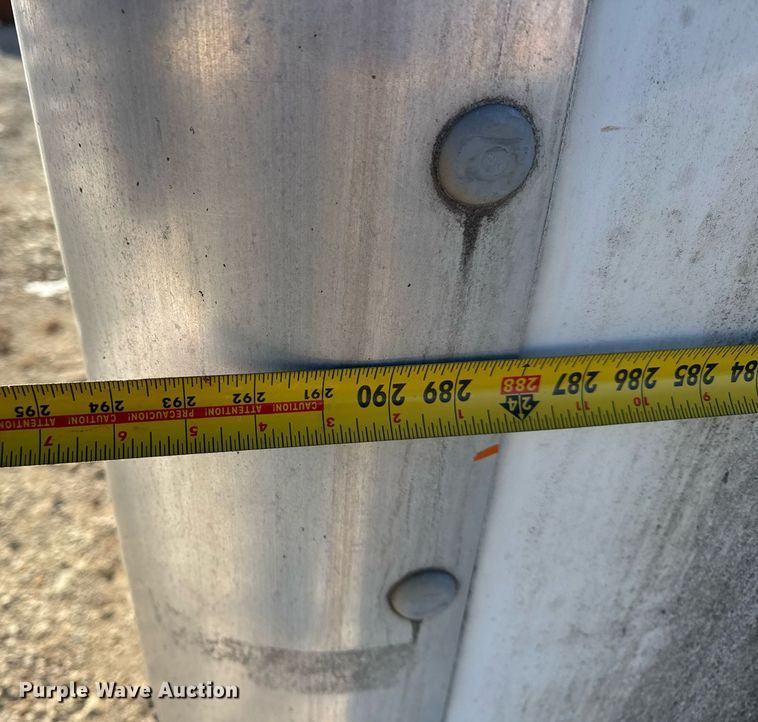 image for item DU3265 2004 Utilimaster box bed