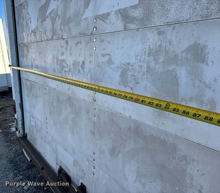 image for item DU3265 2004 Utilimaster box bed