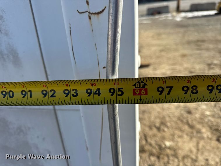 image for item DU3265 2004 Utilimaster box bed