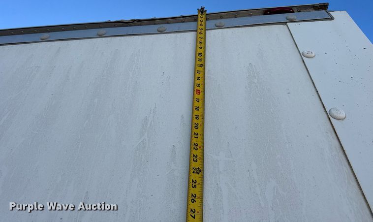 image for item DU3265 2004 Utilimaster box bed