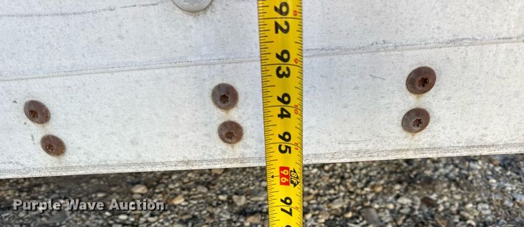 image for item DU3265 2004 Utilimaster box bed