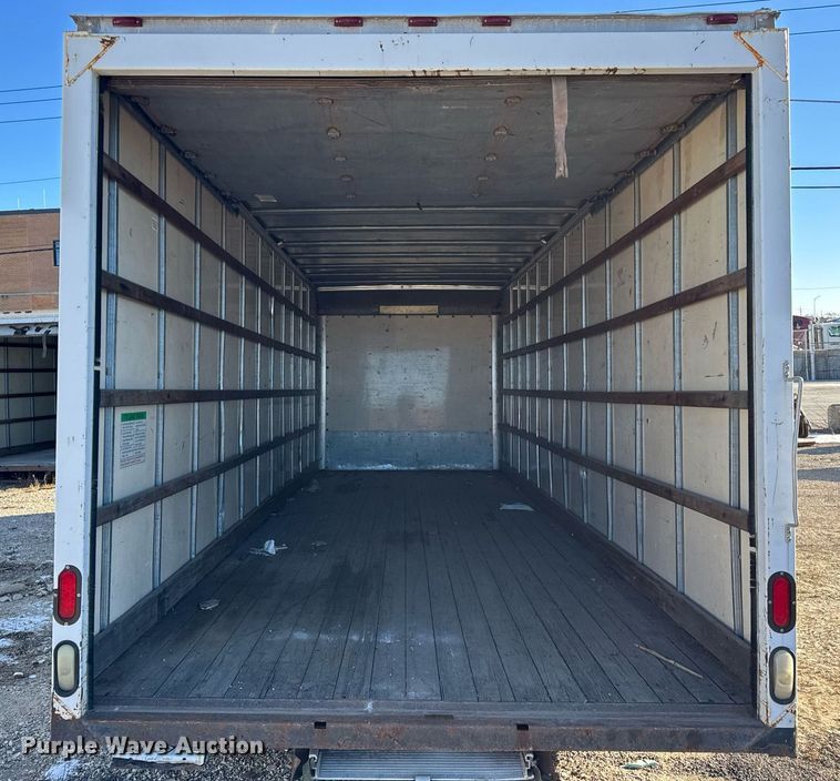 image for item DU3265 2004 Utilimaster box bed