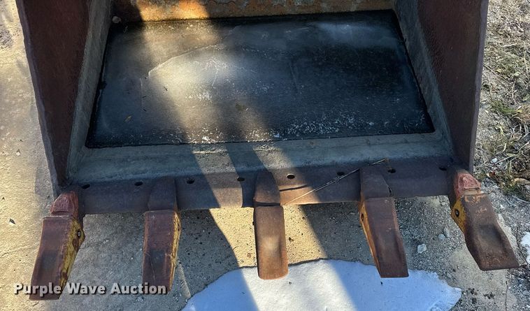 image for item DU3267 Excavator bucket