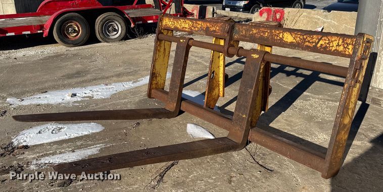 image for item DU3270 Caterpillar wheel loader forks