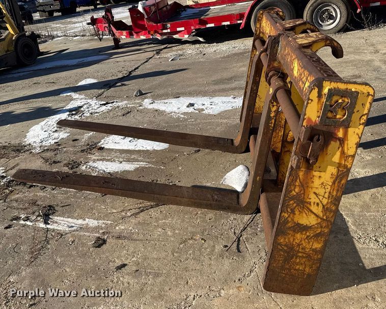 image for item DU3270 Caterpillar wheel loader forks