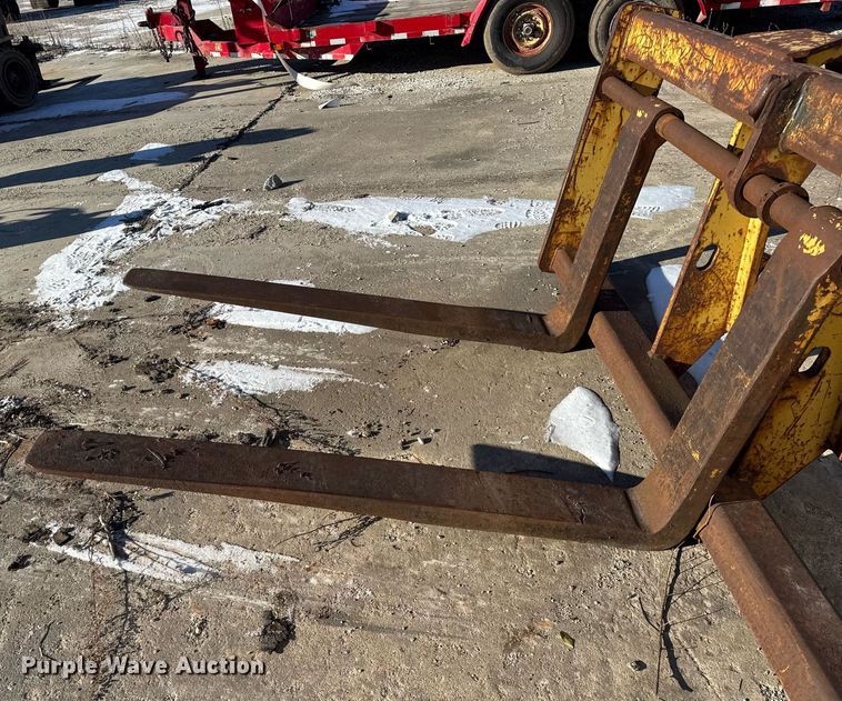 image for item DU3270 Caterpillar wheel loader forks