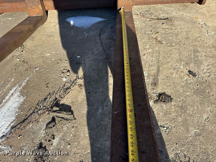 image for item DU3270 Caterpillar wheel loader forks