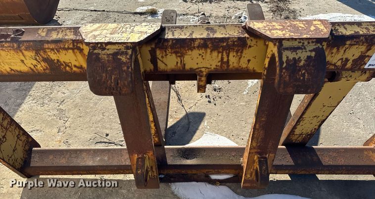 image for item DU3270 Caterpillar wheel loader forks