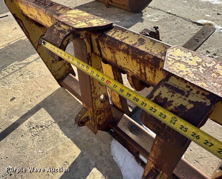 image for item DU3270 Caterpillar wheel loader forks