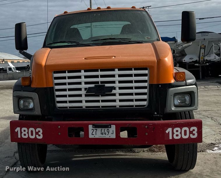 image for item DU3278 2004 Chevrolet  C8500 truck cab and chassis