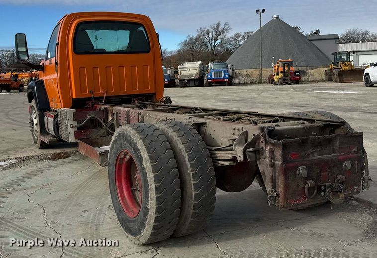 image for item DU3278 2004 Chevrolet  C8500 truck cab and chassis