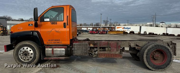 image for item DU3278 2004 Chevrolet  C8500 truck cab and chassis
