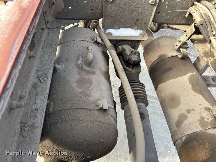 image for item DU3278 2004 Chevrolet  C8500 truck cab and chassis