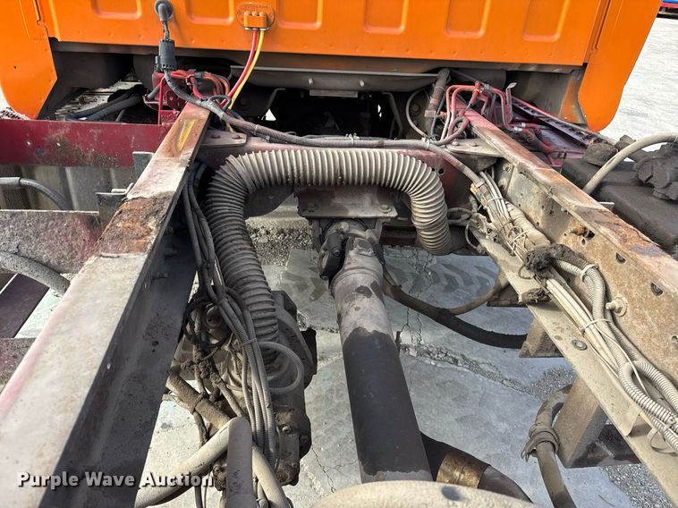 image for item DU3278 2004 Chevrolet  C8500 truck cab and chassis