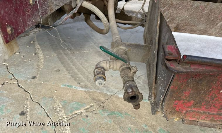 image for item DU3278 2004 Chevrolet  C8500 truck cab and chassis