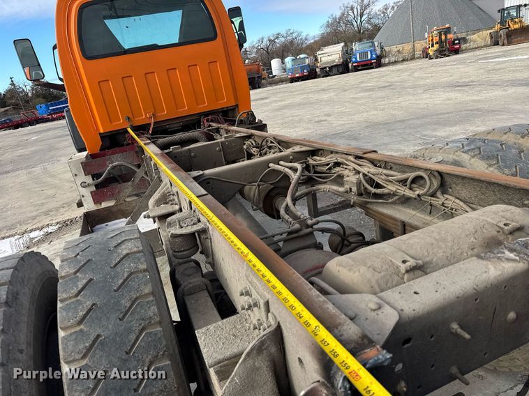 image for item DU3278 2004 Chevrolet  C8500 truck cab and chassis