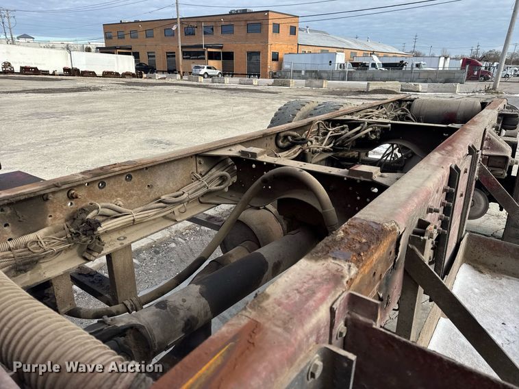 image for item DU3278 2004 Chevrolet  C8500 truck cab and chassis