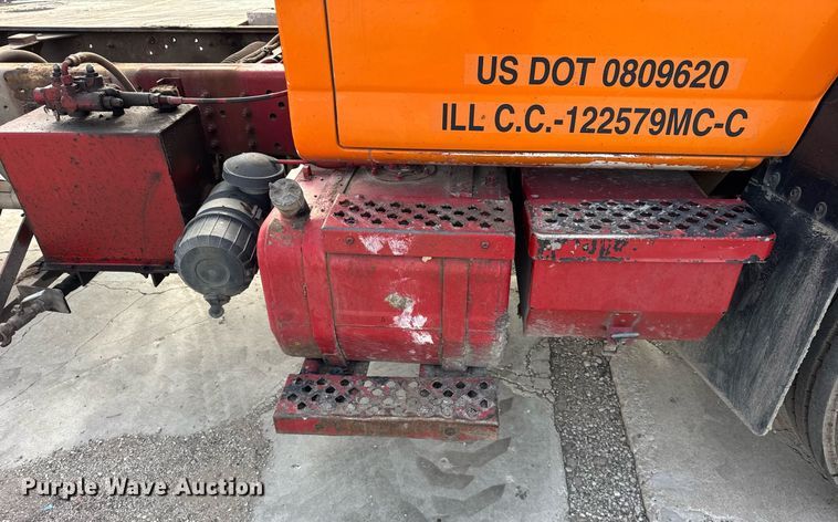 image for item DU3278 2004 Chevrolet  C8500 truck cab and chassis