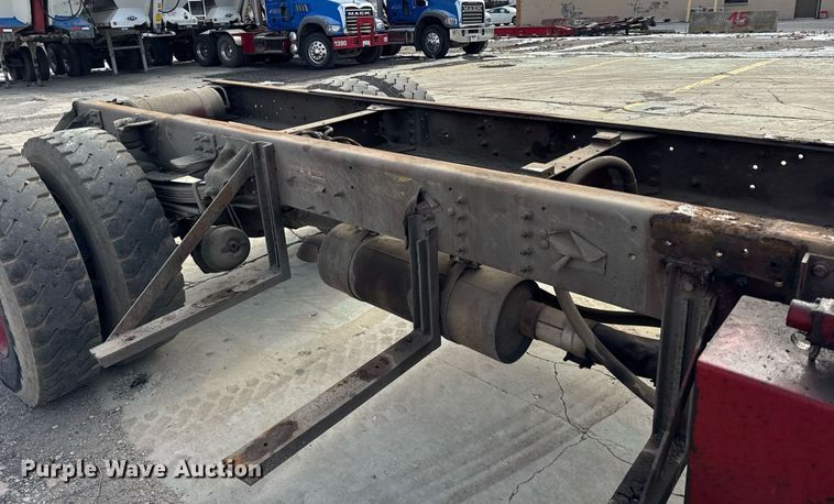 image for item DU3278 2004 Chevrolet  C8500 truck cab and chassis