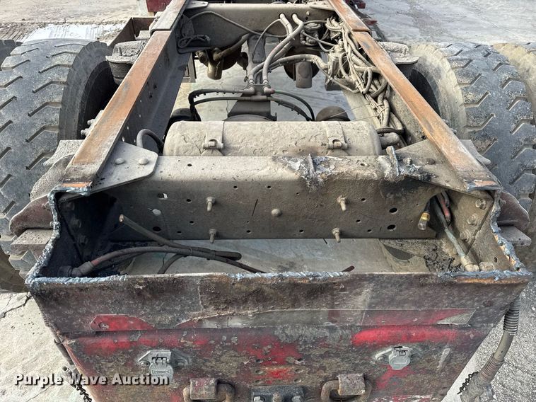 image for item DU3278 2004 Chevrolet  C8500 truck cab and chassis