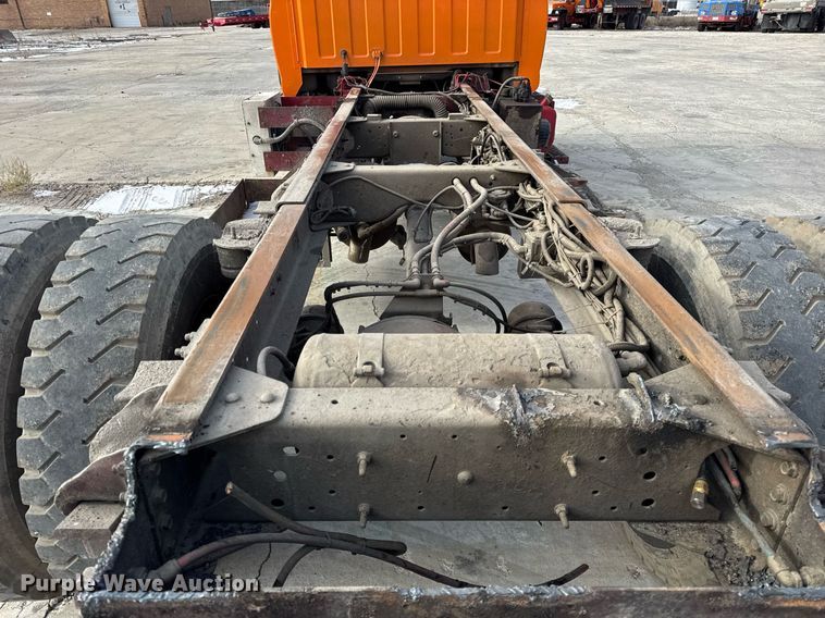 image for item DU3278 2004 Chevrolet  C8500 truck cab and chassis