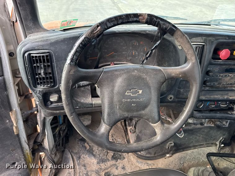 image for item DU3278 2004 Chevrolet  C8500 truck cab and chassis