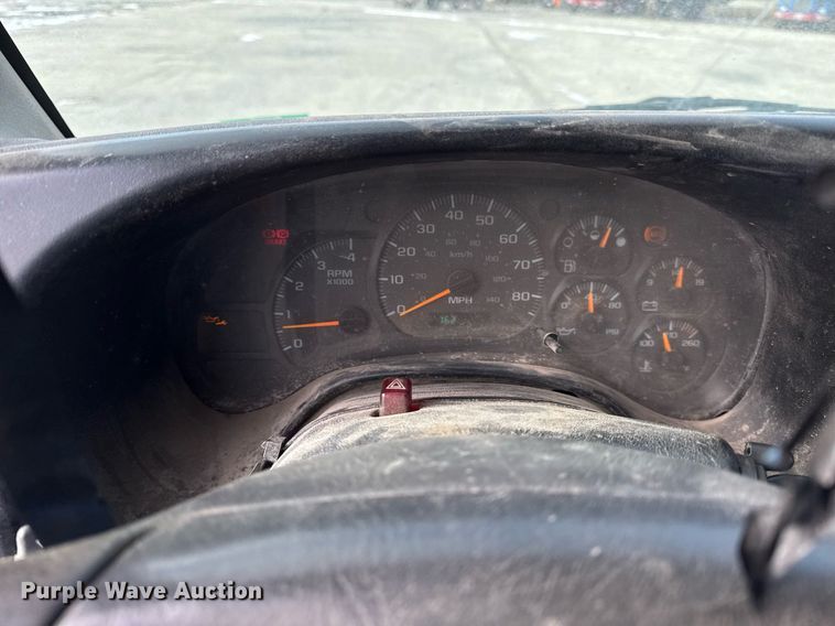 image for item DU3278 2004 Chevrolet  C8500 truck cab and chassis