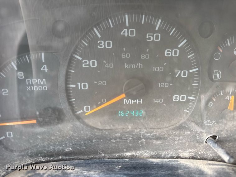 image for item DU3278 2004 Chevrolet  C8500 truck cab and chassis