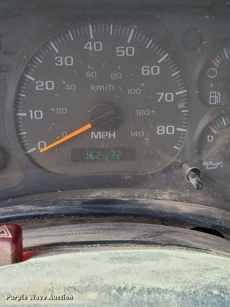 image for item DU3278 2004 Chevrolet  C8500 truck cab and chassis