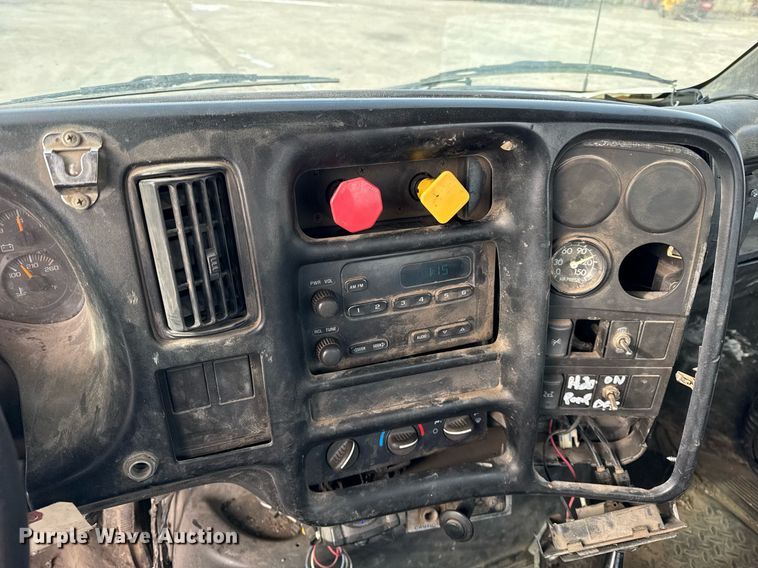 image for item DU3278 2004 Chevrolet  C8500 truck cab and chassis