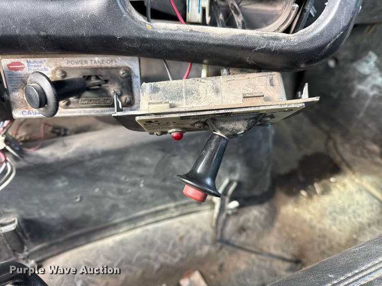 image for item DU3278 2004 Chevrolet  C8500 truck cab and chassis