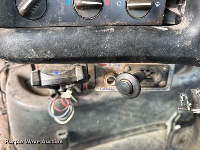 image for item DU3278 2004 Chevrolet  C8500 truck cab and chassis