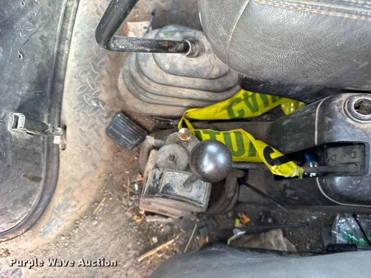 image for item DU3278 2004 Chevrolet  C8500 truck cab and chassis