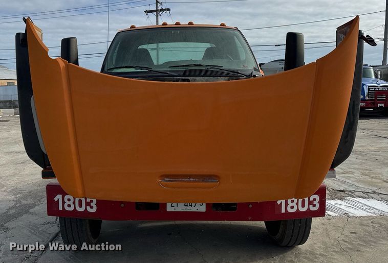 image for item DU3278 2004 Chevrolet  C8500 truck cab and chassis