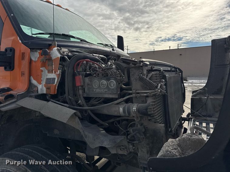 image for item DU3278 2004 Chevrolet  C8500 truck cab and chassis