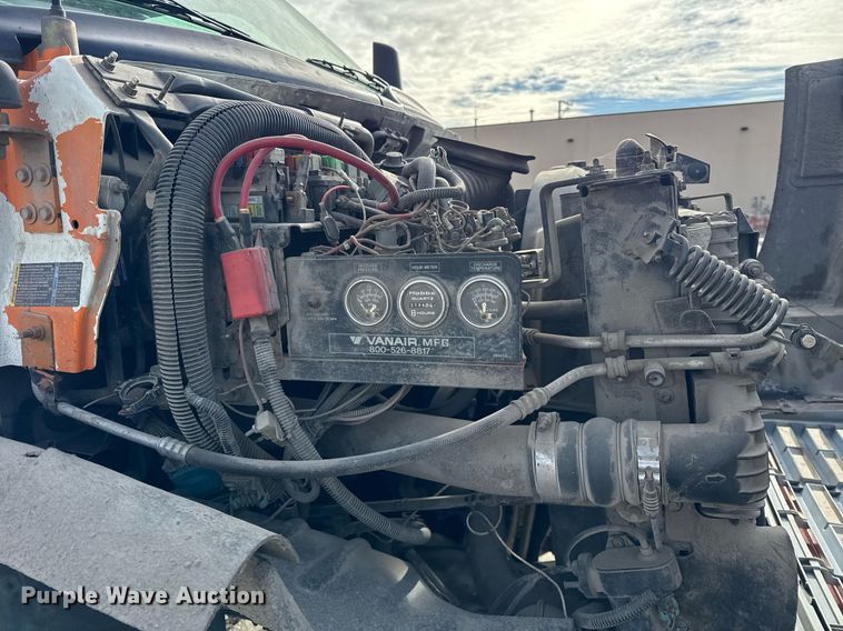 image for item DU3278 2004 Chevrolet  C8500 truck cab and chassis