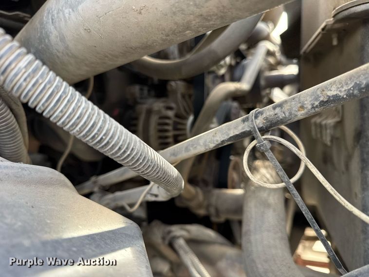 image for item DU3278 2004 Chevrolet  C8500 truck cab and chassis