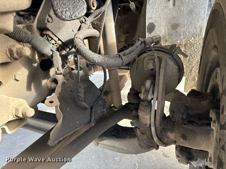 image for item DU3278 2004 Chevrolet  C8500 truck cab and chassis