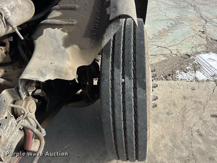 image for item DU3278 2004 Chevrolet  C8500 truck cab and chassis