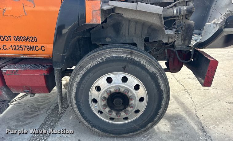 image for item DU3278 2004 Chevrolet  C8500 truck cab and chassis