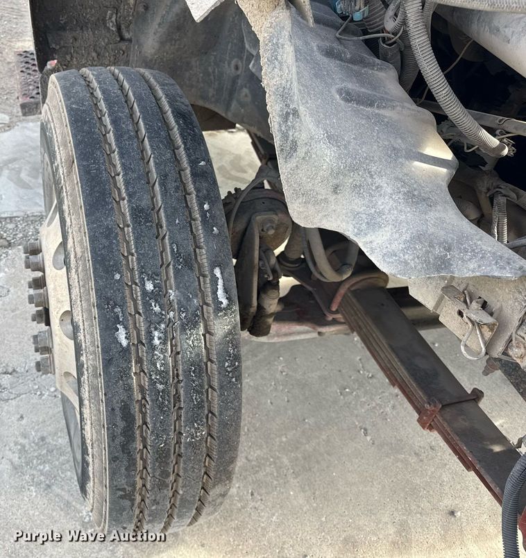 image for item DU3278 2004 Chevrolet  C8500 truck cab and chassis