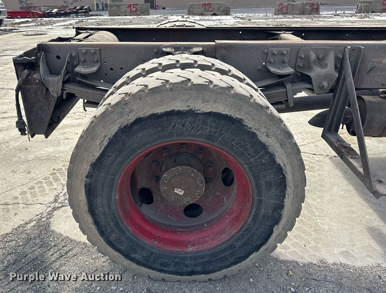 image for item DU3278 2004 Chevrolet  C8500 truck cab and chassis