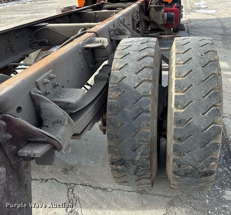 image for item DU3278 2004 Chevrolet  C8500 truck cab and chassis